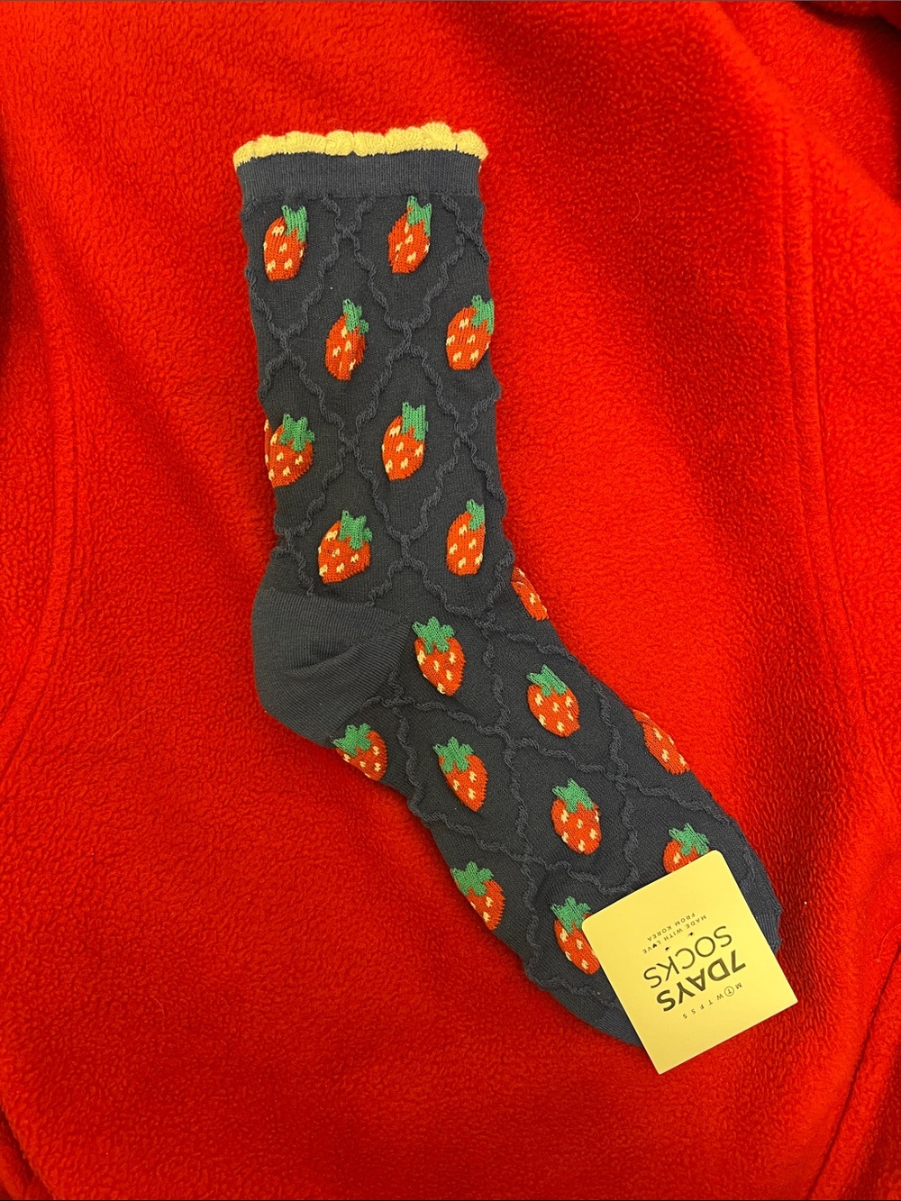 Tadavs Strawberry Pattern Women's Crew Socks - Charcoal/Yellow Trim